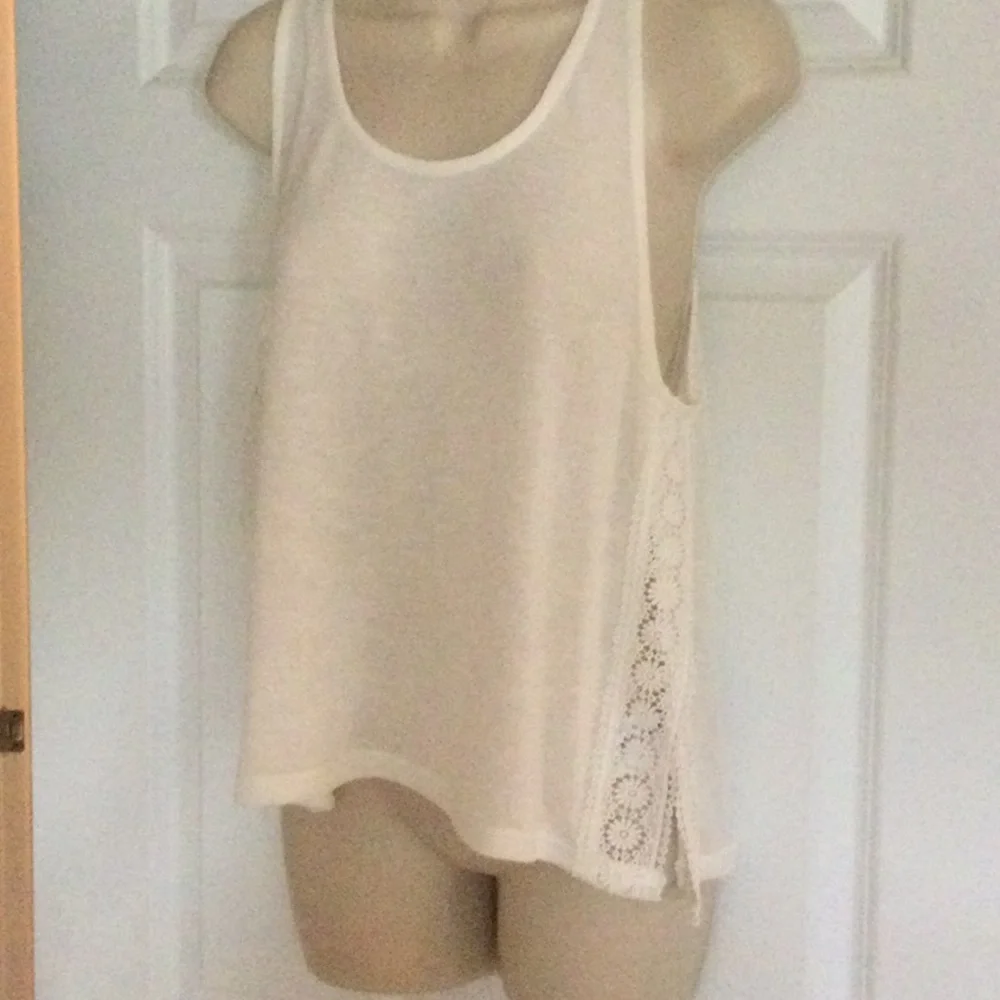 Lace Side Slit Top - Picture 3 of 6